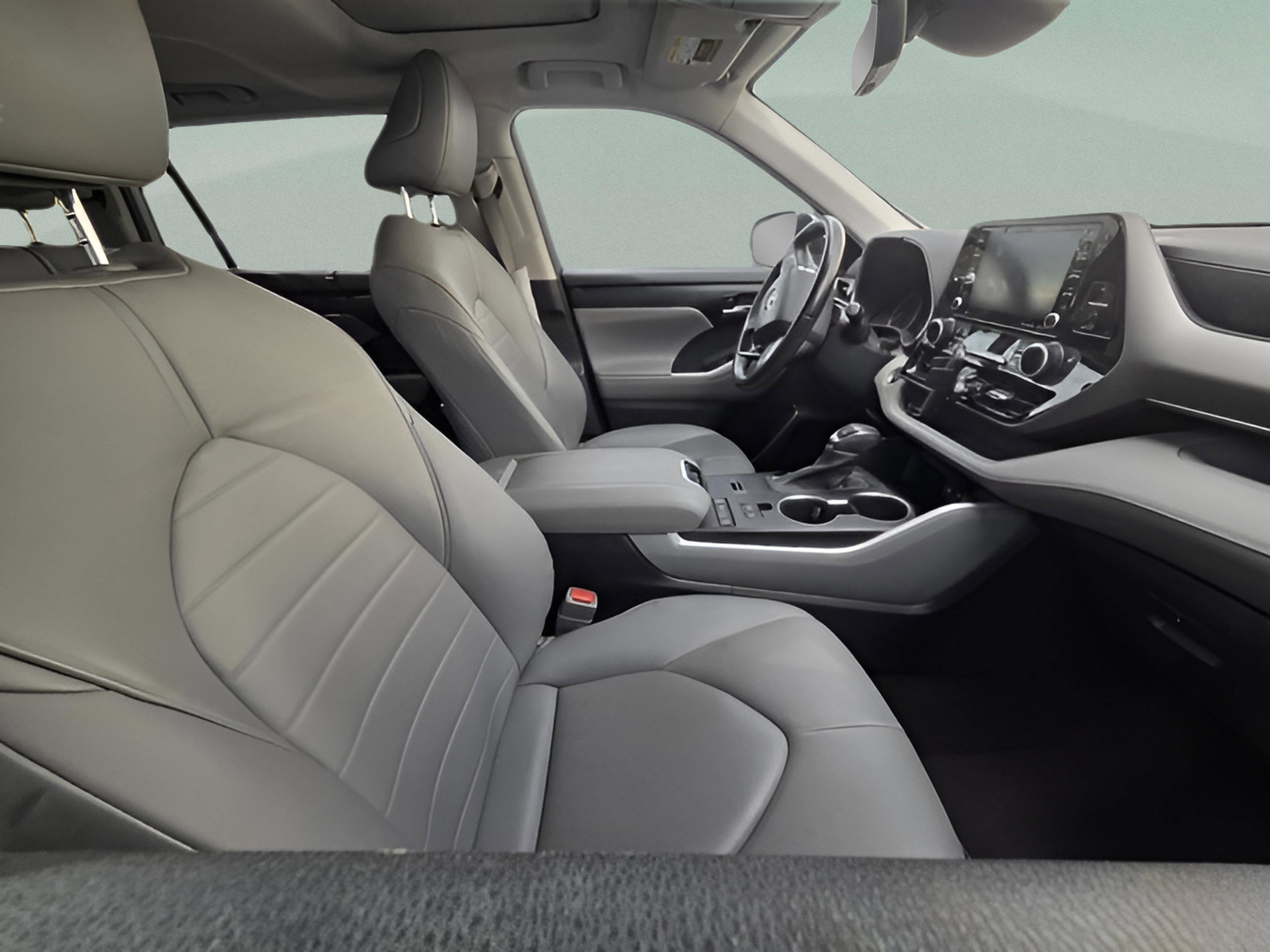 Used 2020 Toyota Highlander XLE image 18