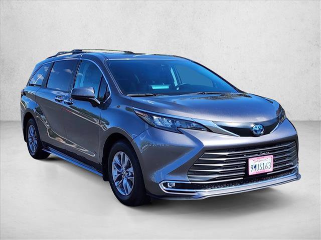 Certified 2024 Toyota Sienna XLE w/ XLE Plus Package FWD image 3
