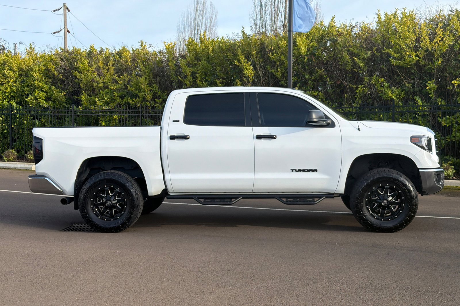 Used 2017 Toyota Tundra SR5 w/ SR5 Upgrade Package image 3