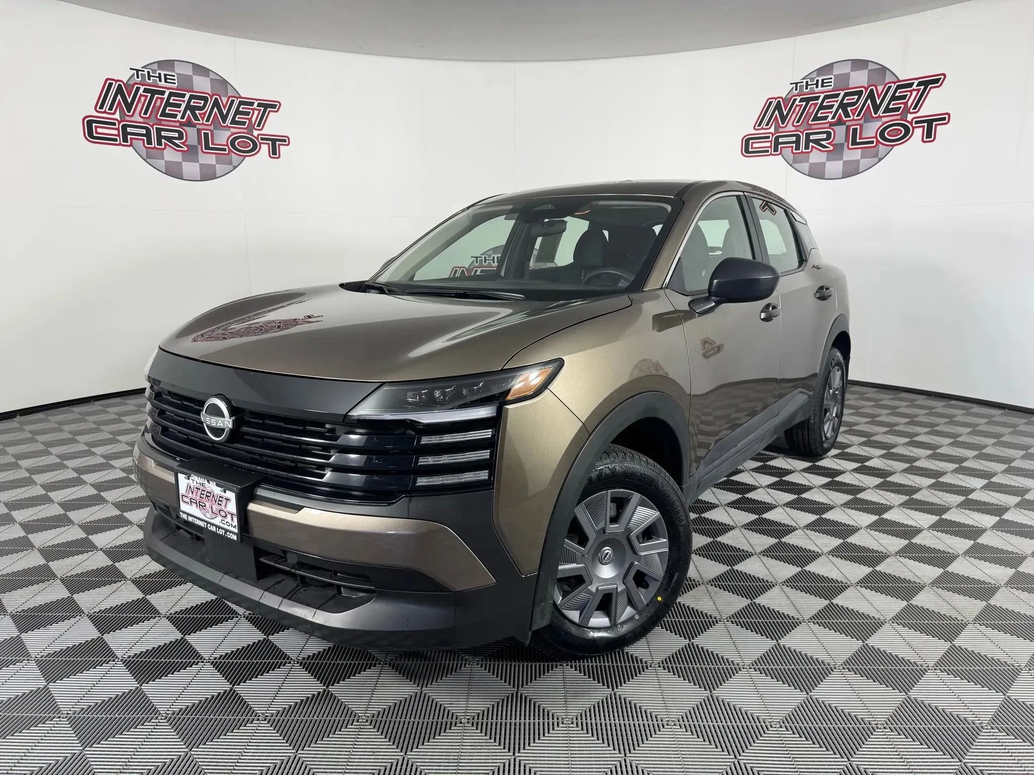 Used 2025 Nissan Kicks S AWD/4WD image 1