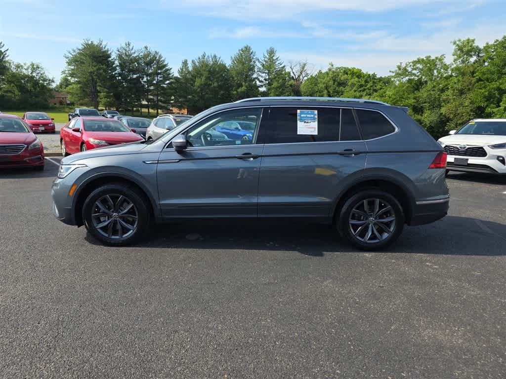 Used 2024 Volkswagen Tiguan SE w/ Panoramic Sunroof Package AWD/4WD image 6