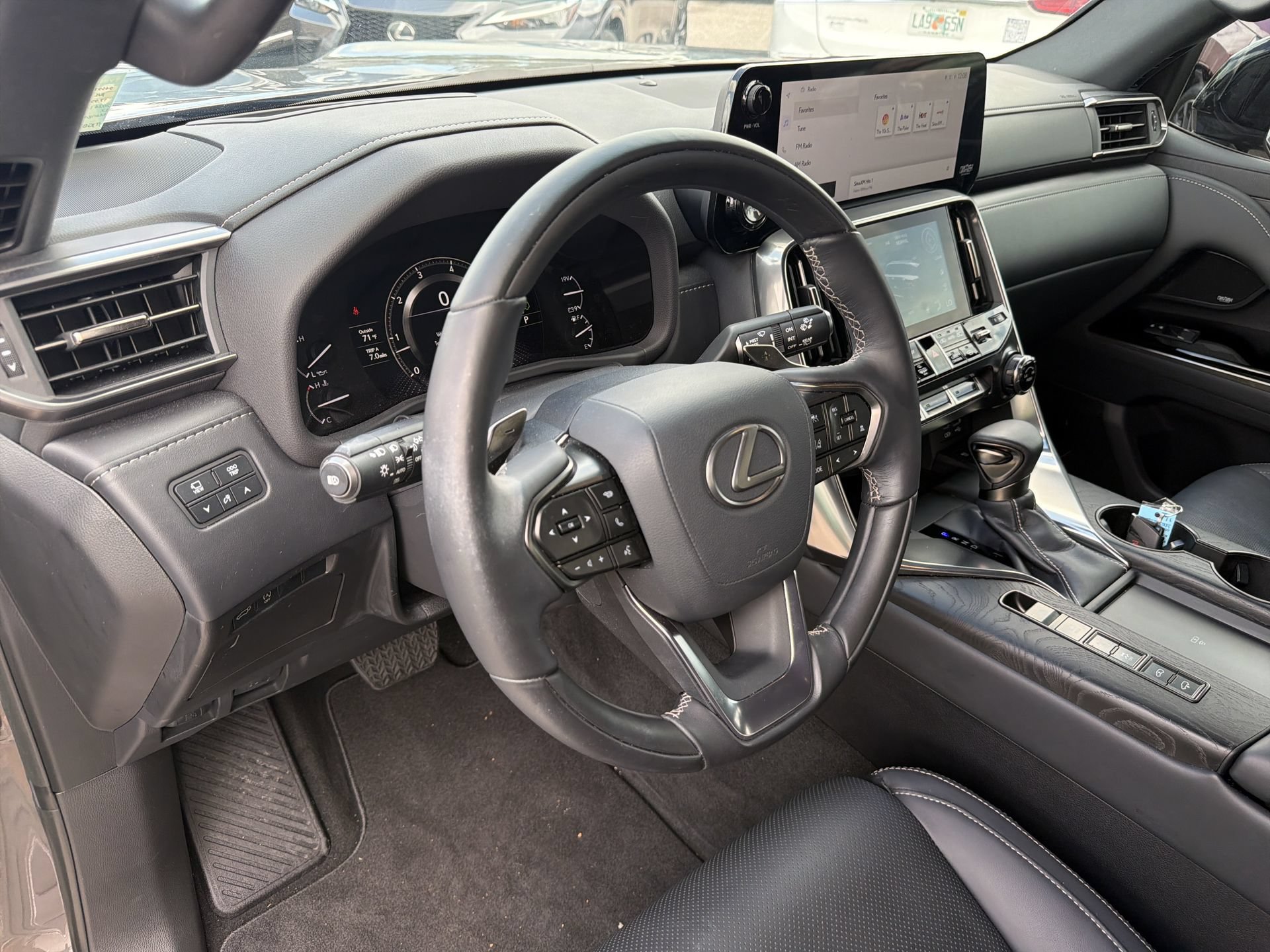 Used 2024 Lexus LX 600 4WD w/ Appearance Package image 22