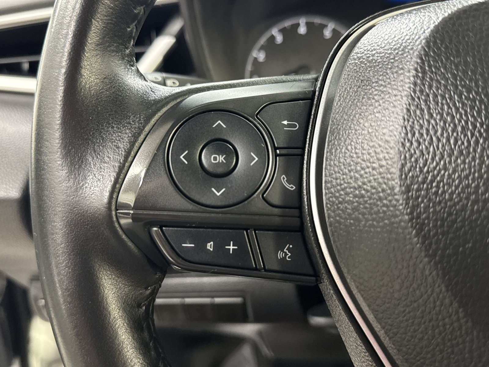 Used 2025 Toyota Corolla SE FWD image 45