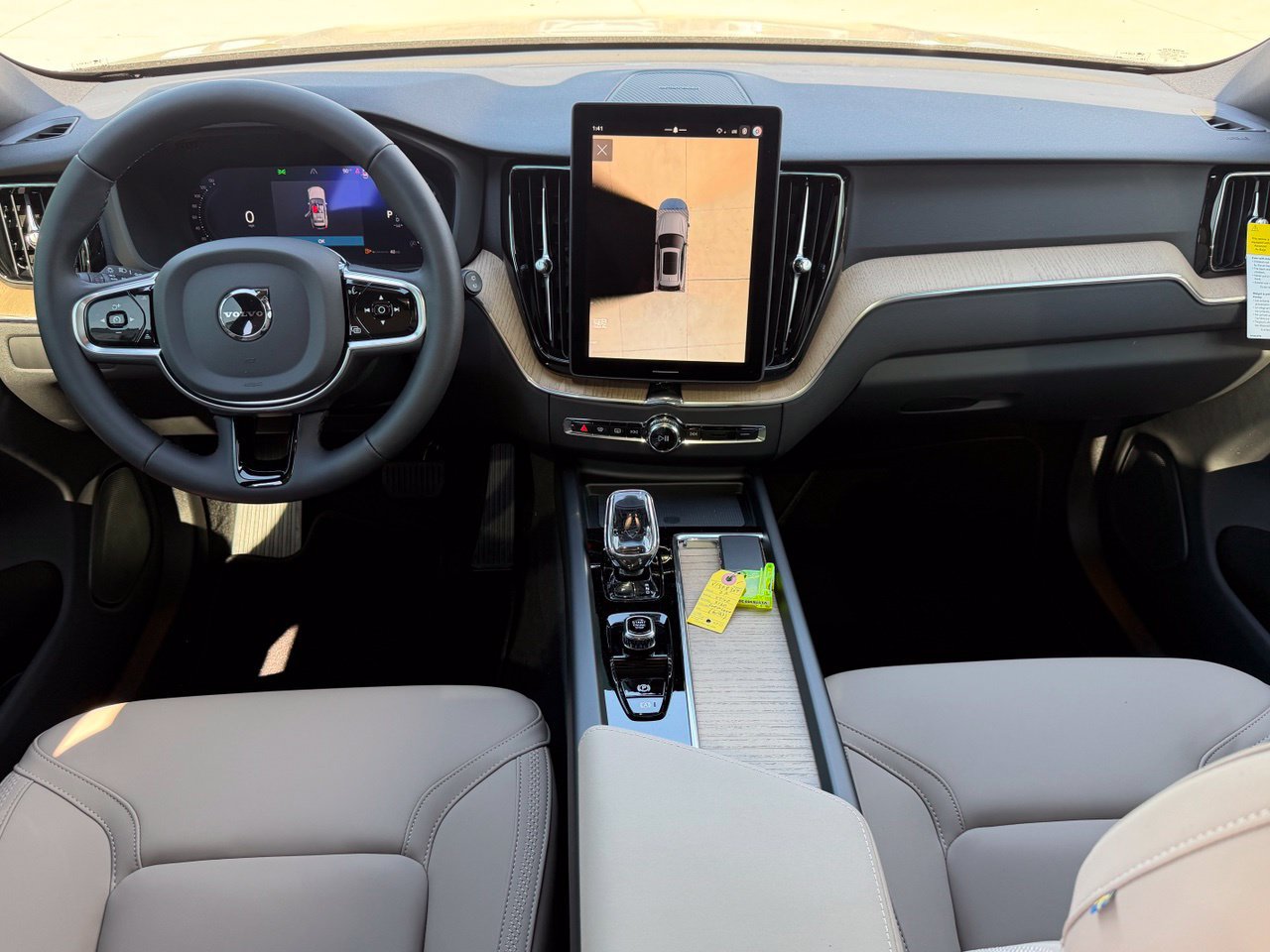 New 2027 Volvo XC60 B5 Plus AWD/4WD image 11