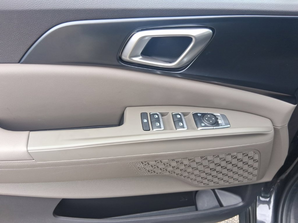 Certified 2026 Kia Carnival FWD image 9