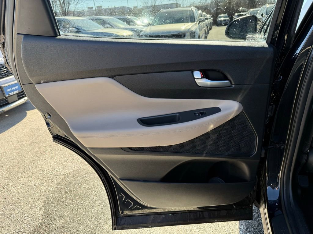 Used 2023 Hyundai Santa Fe SE image 9