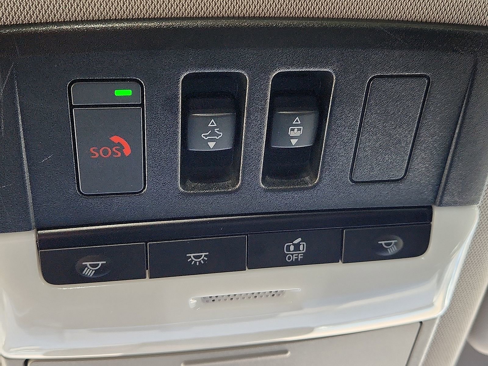 Used 2025 Nissan Rogue SL w/ SL Premium Package image 22