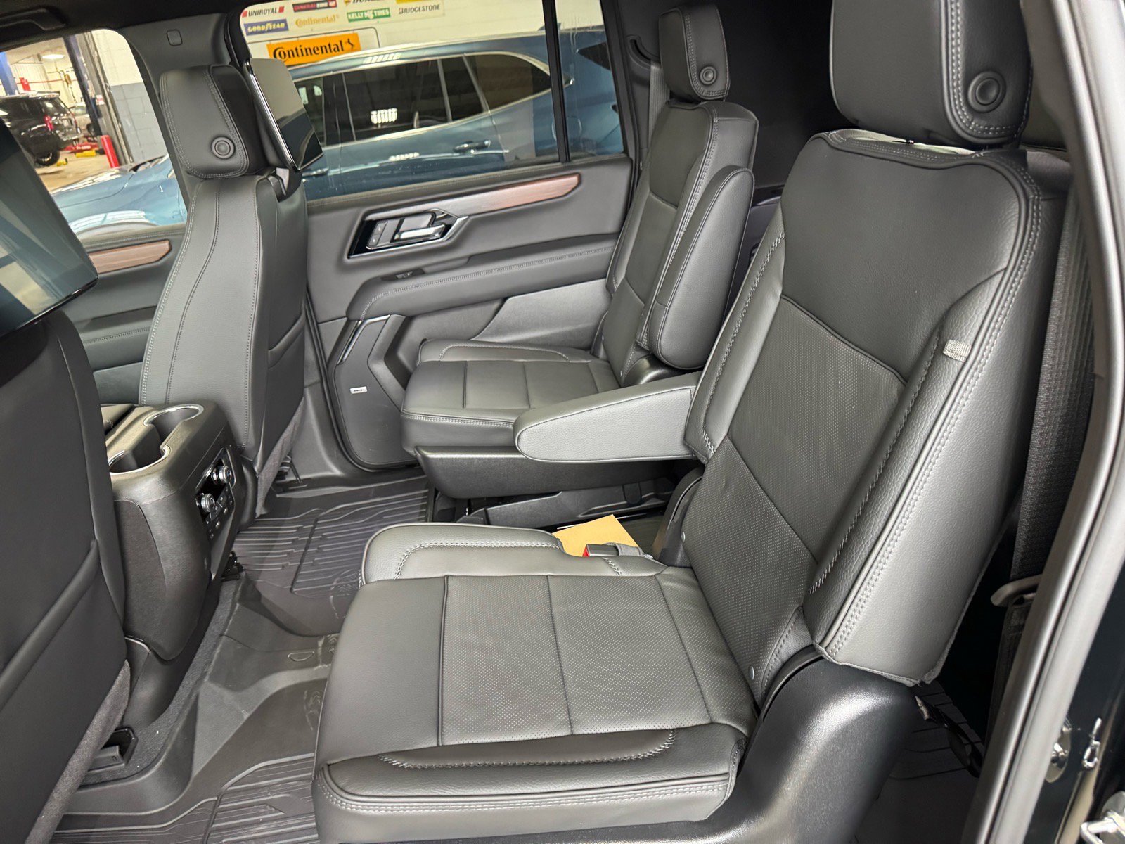 New 2026 GMC Yukon XL Denali w/ Denali Reserve Package image 14