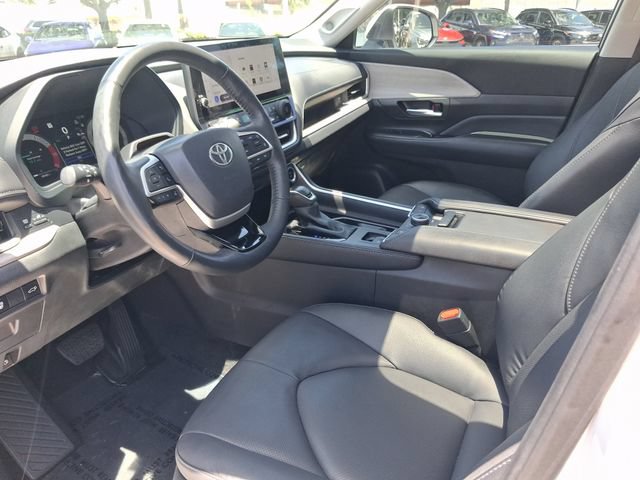 Used 2025 Toyota Grand Highlander AWD image 11