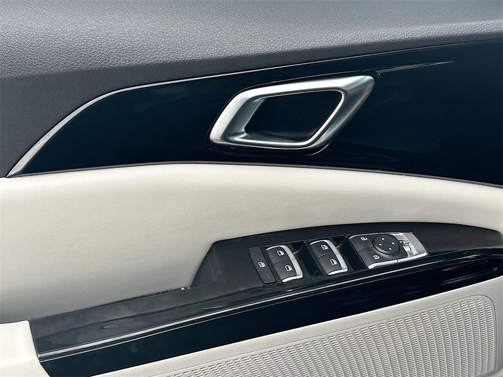 Used 2024 Kia Carnival EX image 21