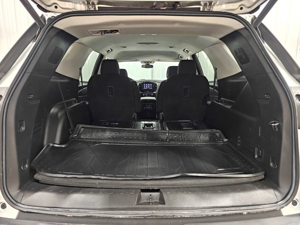 Used 2021 Chevrolet Traverse LT image 33