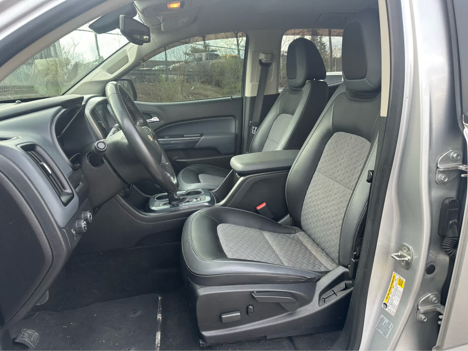 Used 2015 Chevrolet Colorado Z71 AWD/4WD image 10