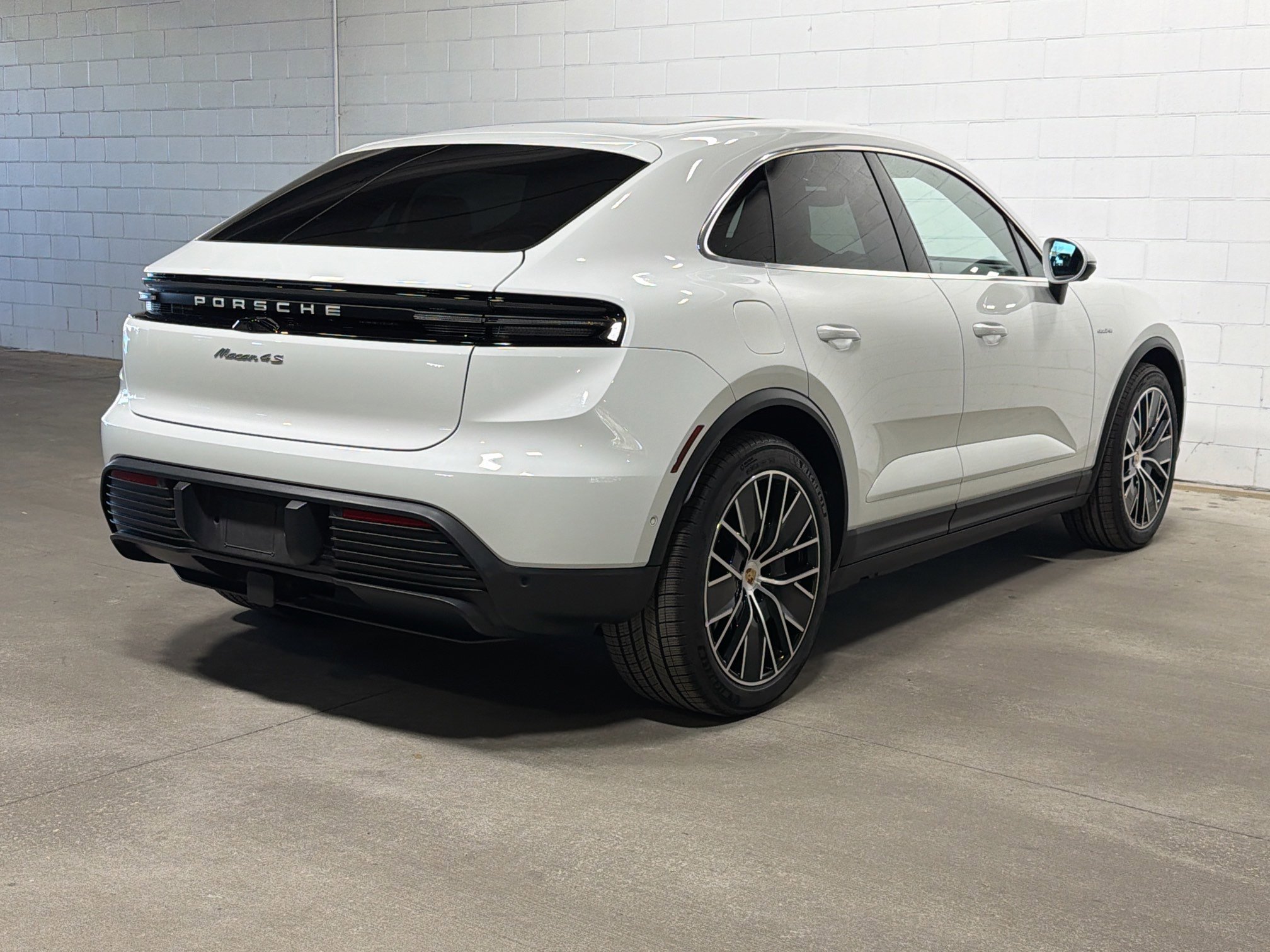 Certified 2025 Porsche Macan 4S Electric image 7