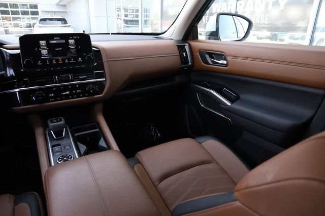 Certified 2025 Nissan Pathfinder Platinum AWD/4WD image 27