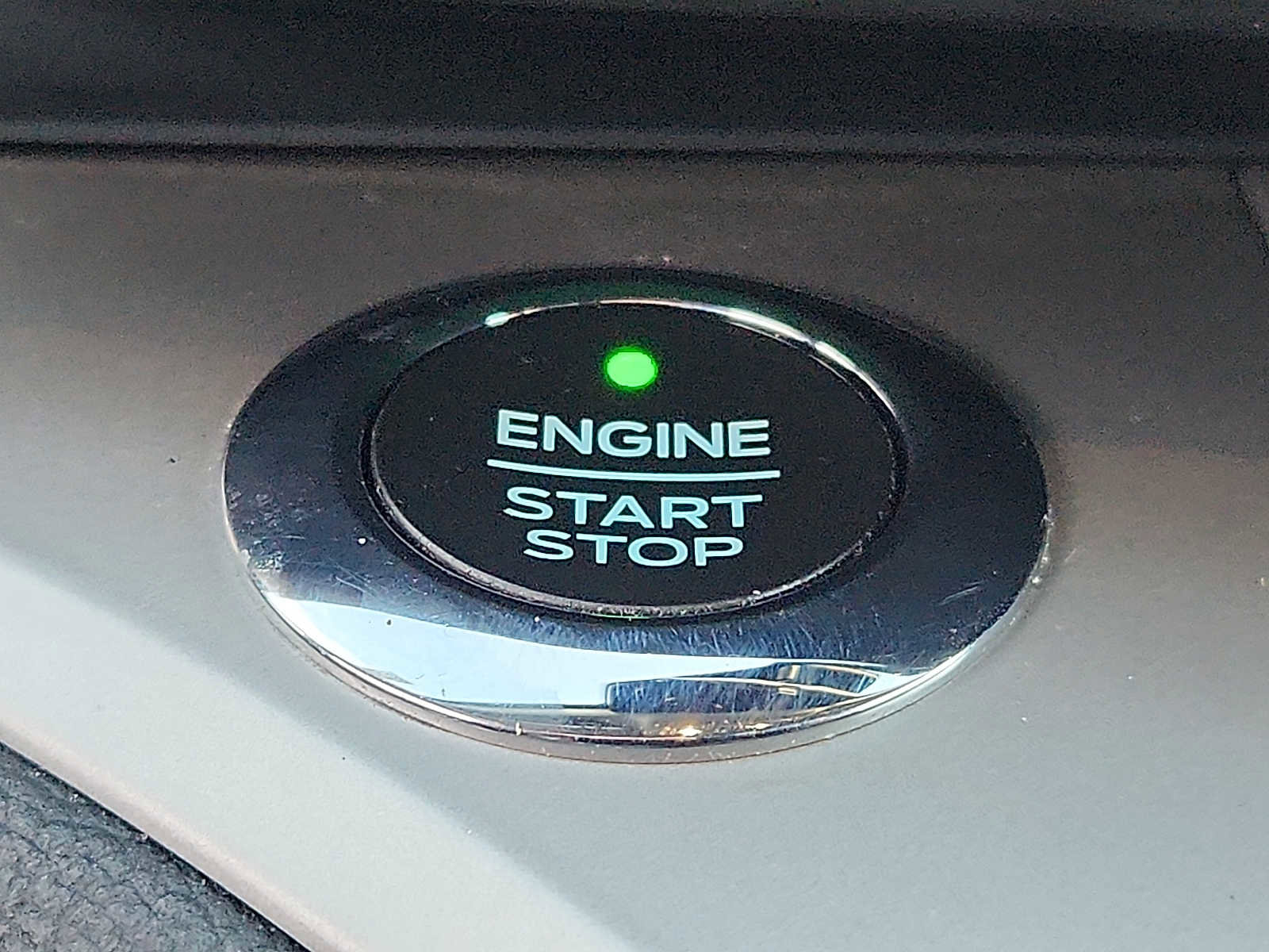 Used 2020 Ford Explorer XLT w/ Equipment Group 202A image 23