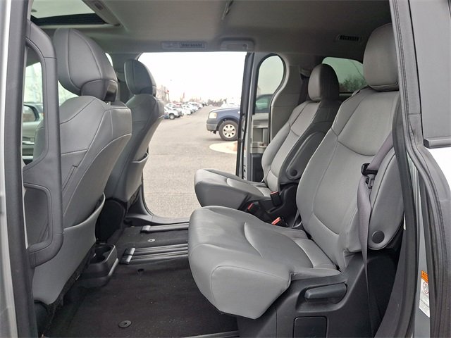Used 2024 Toyota Sienna XLE image 10