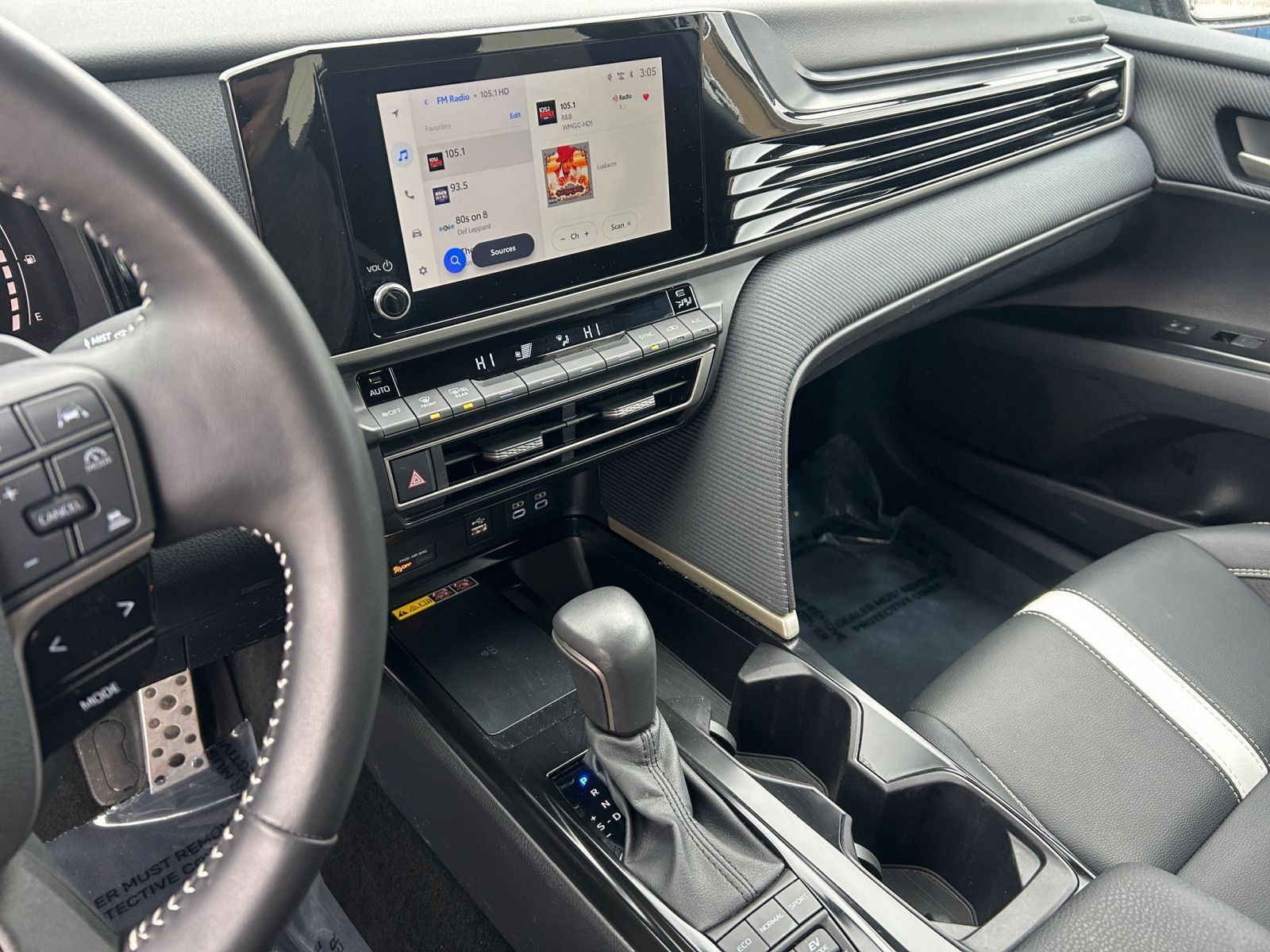 Used 2025 Toyota Camry SE FWD image 17