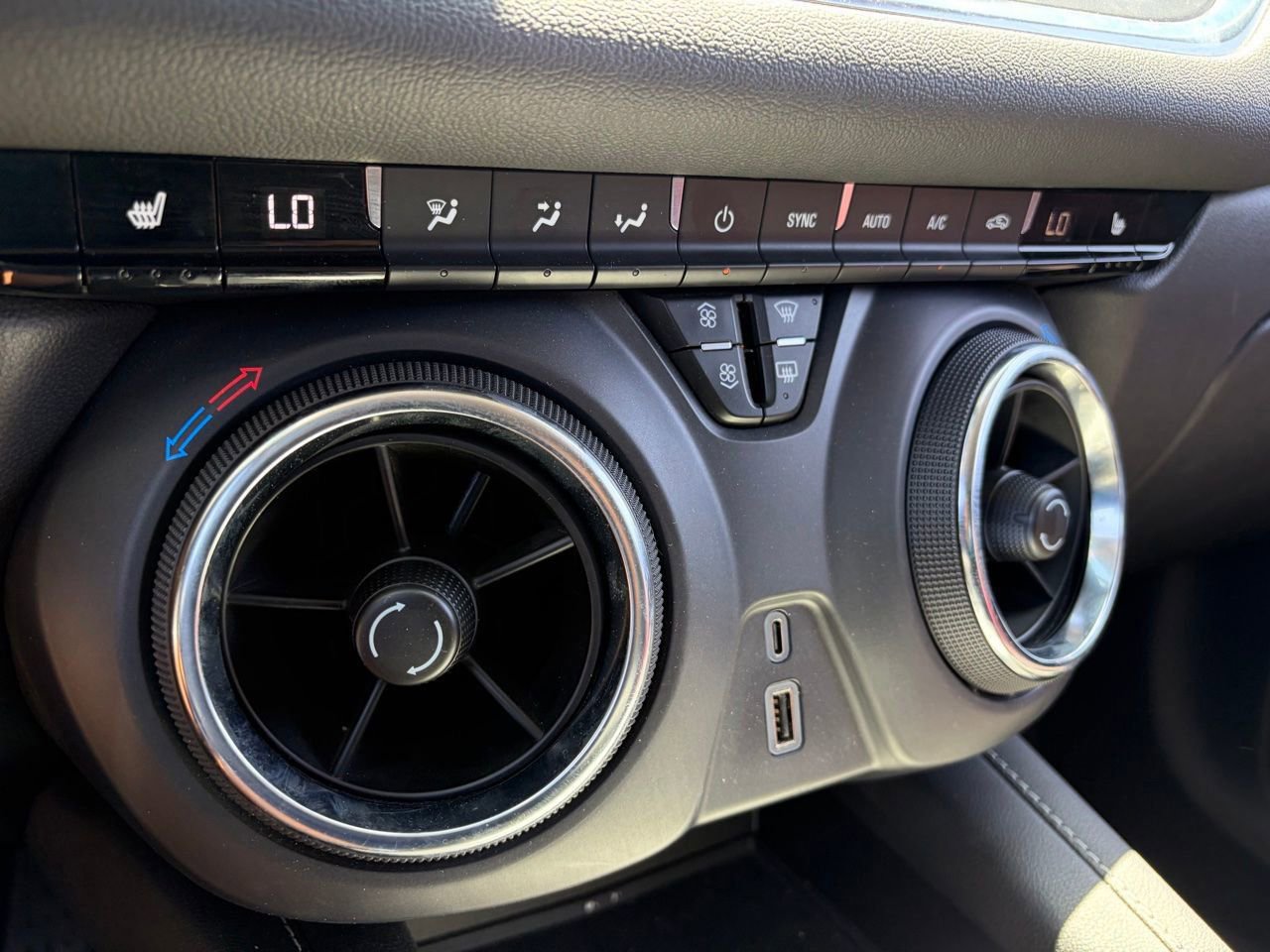 Used 2025 Chevrolet Blazer LT FWD image 9
