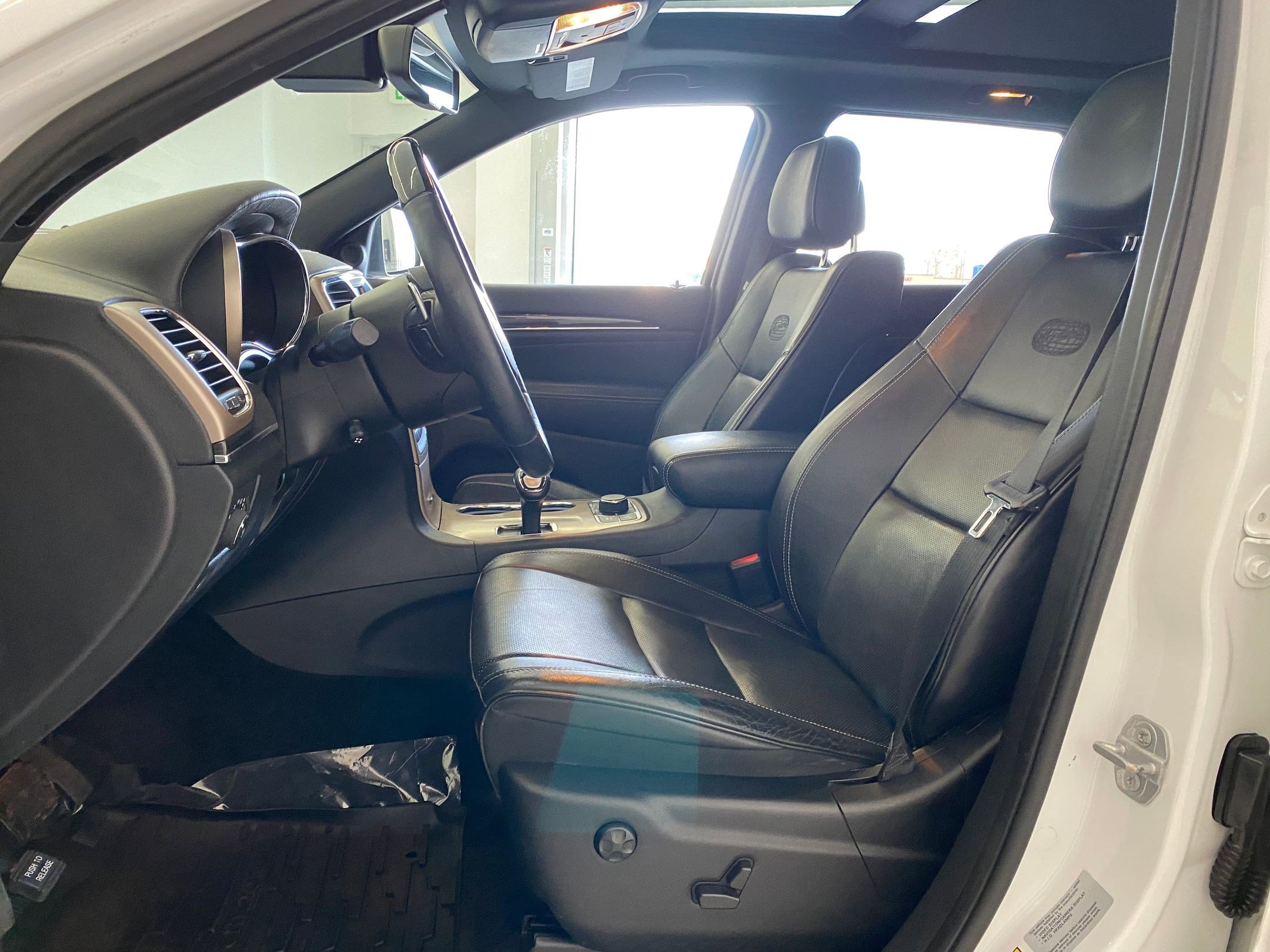 Used 2015 Jeep Grand Cherokee Overland w/ Advanced Technology Group image 5