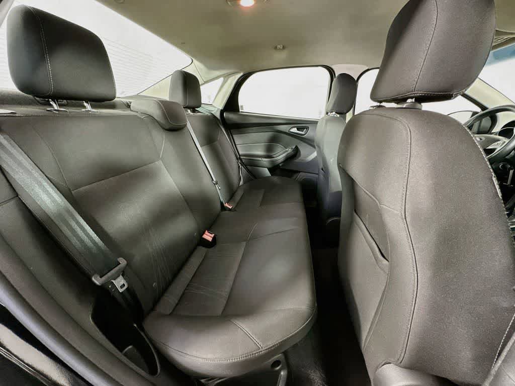 Used 2015 Ford Focus SE FWD image 30