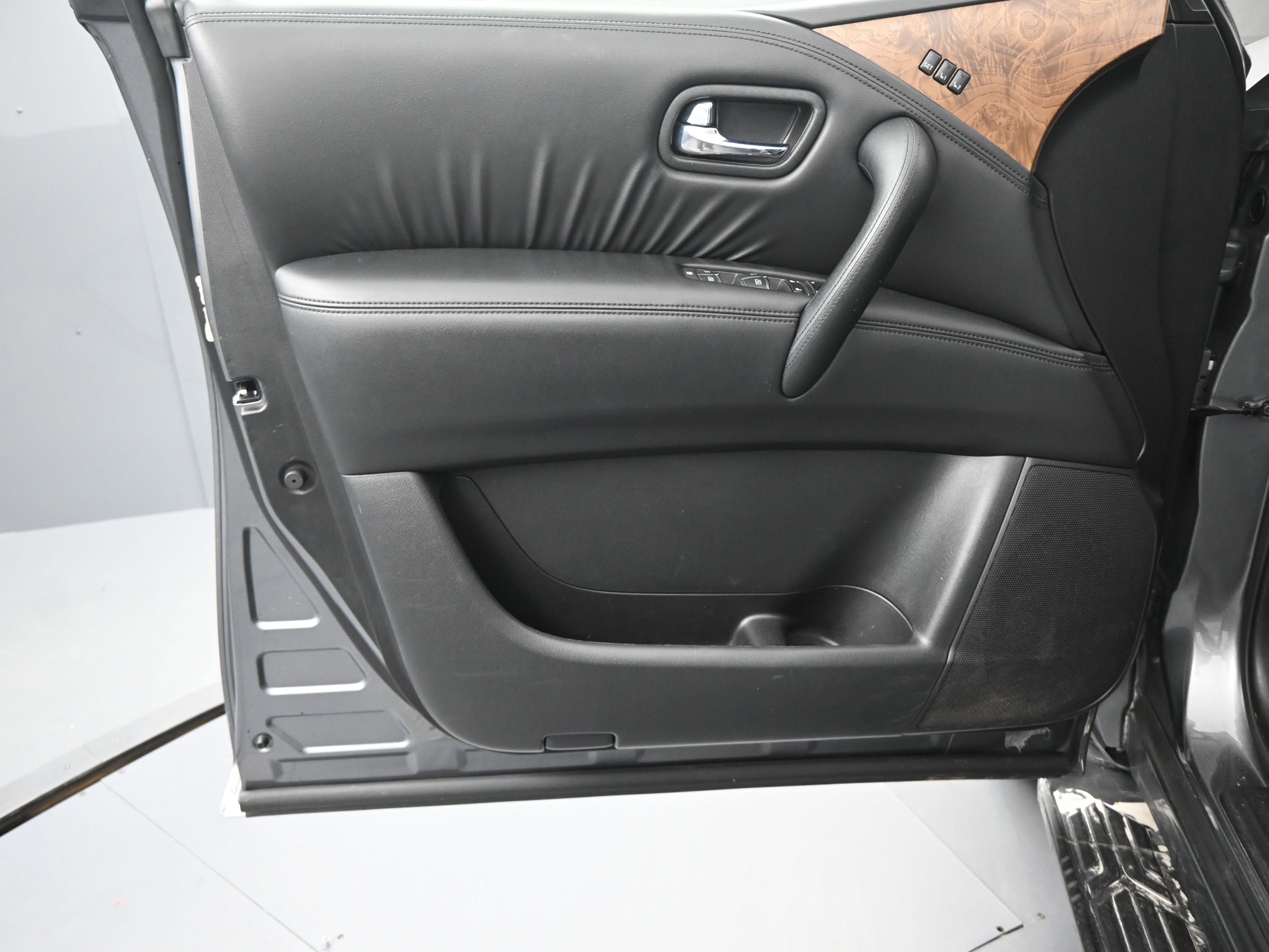 Used 2021 Nissan Armada SL w/ Captain's Chairs Package image 16