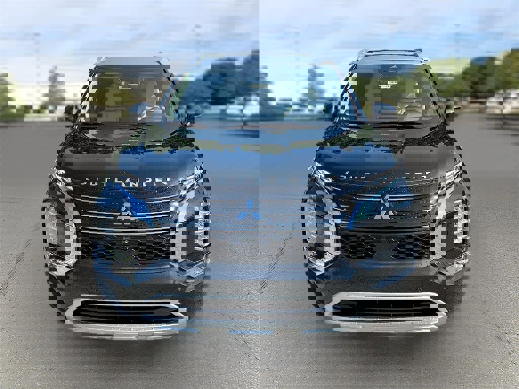 New 2025 Mitsubishi Outlander 4WD Plug-In Hybrid image 2