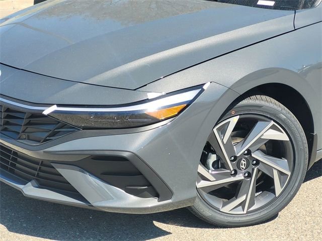 New 2025 Hyundai Elantra SEL FWD image 13