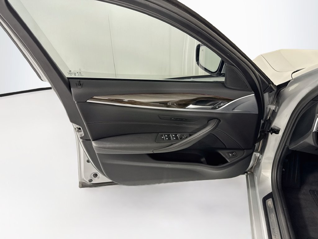 Used 2021 BMW 530i w/ Convenience Package RWD image 24