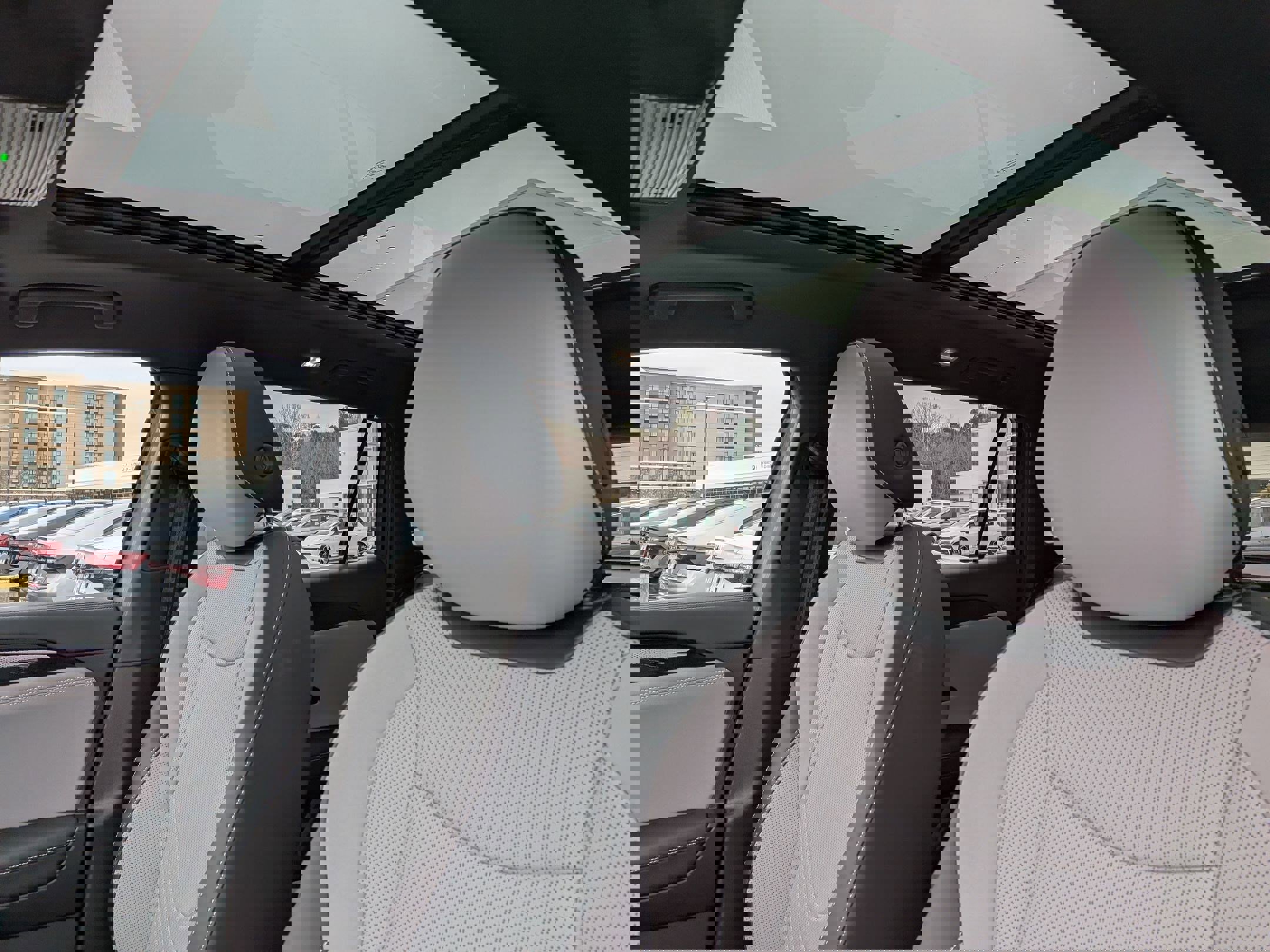 Used 2025 Volkswagen Tiguan SE R-Line image 16