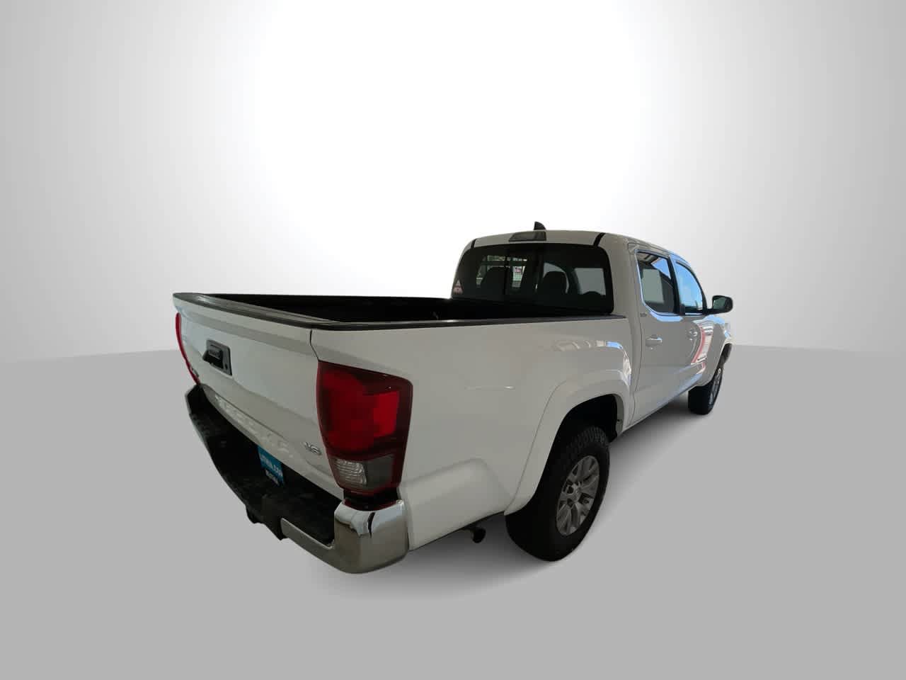 Used 2019 Toyota Tacoma SR5 AWD/4WD image 8