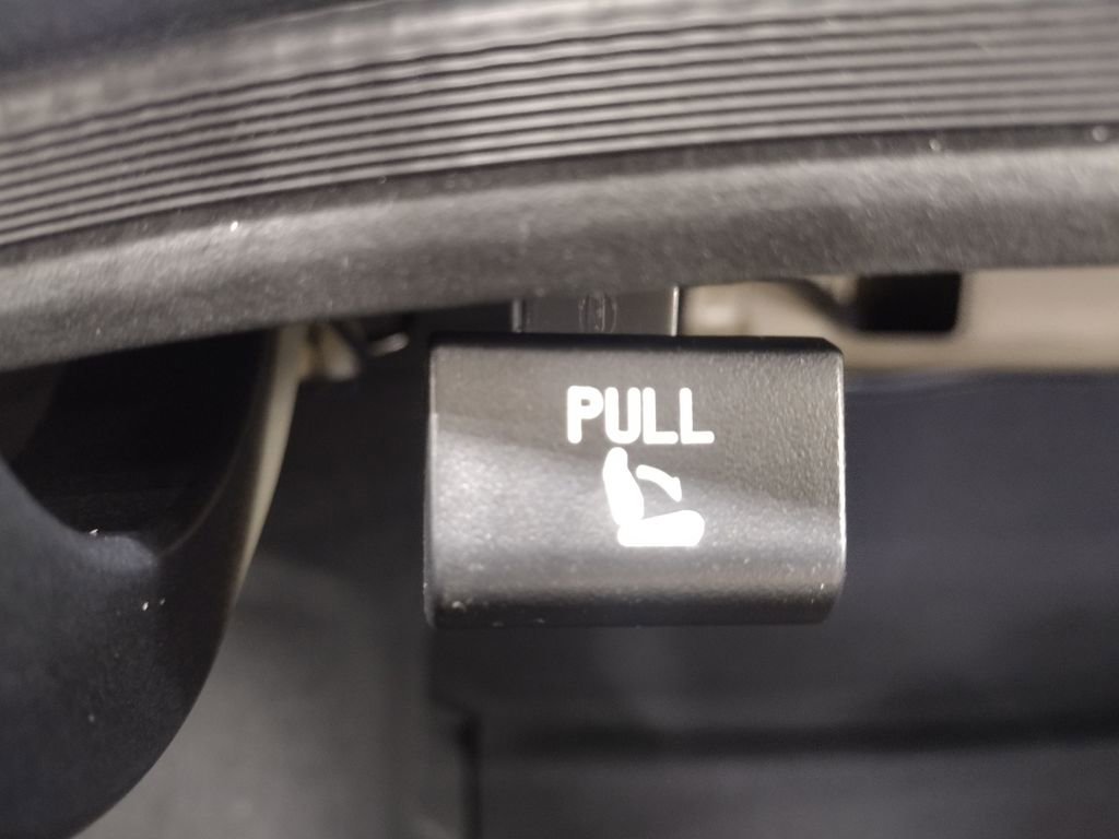 New 2025 Hyundai Elantra SEL image 17