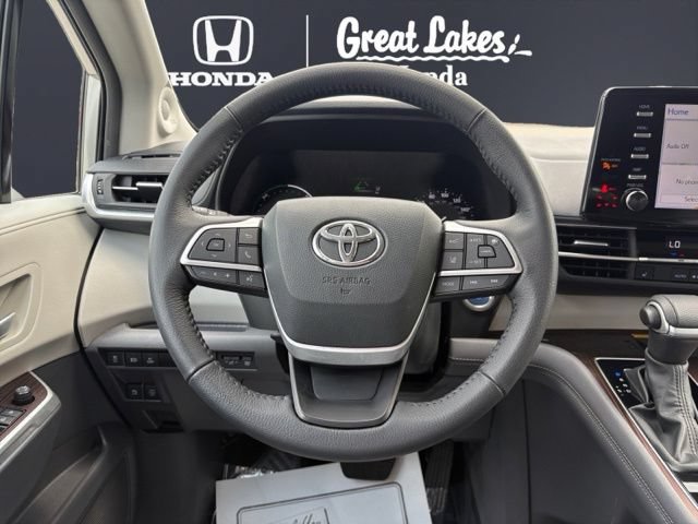 Used 2024 Toyota Sienna XLE w/ XLE Plus Package AWD/4WD image 12
