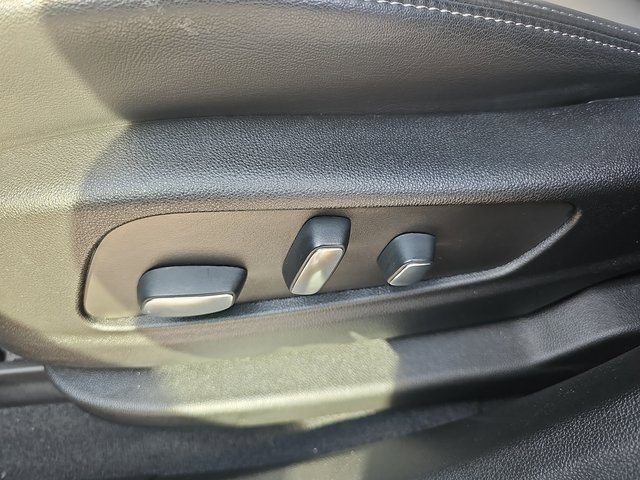 Used 2025 Cadillac XT6 Sport w/ LPO, Floor Liner Package image 31