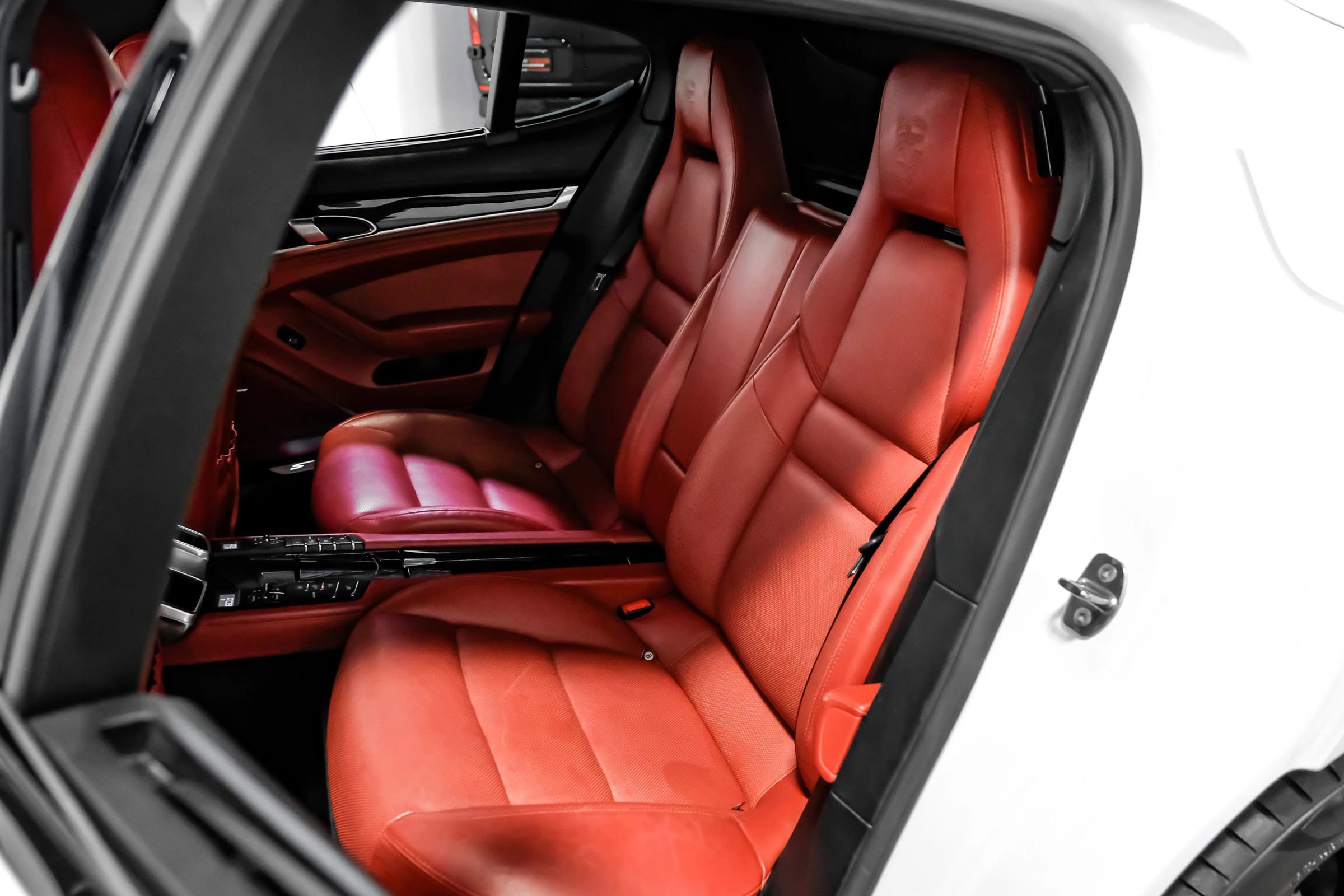 Used 2014 Porsche Panamera S image 19