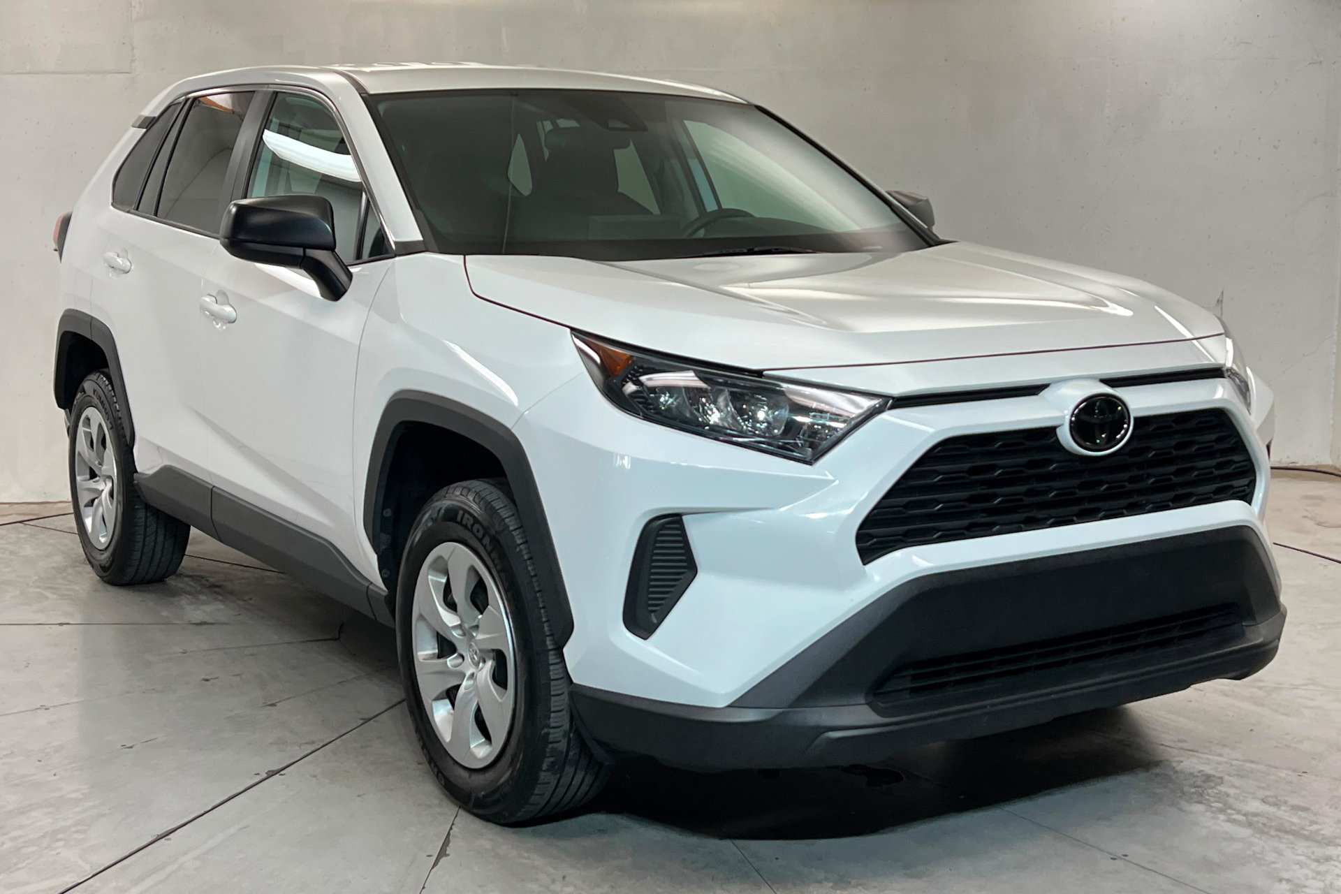 Used 2022 Toyota RAV4 LE FWD image 8