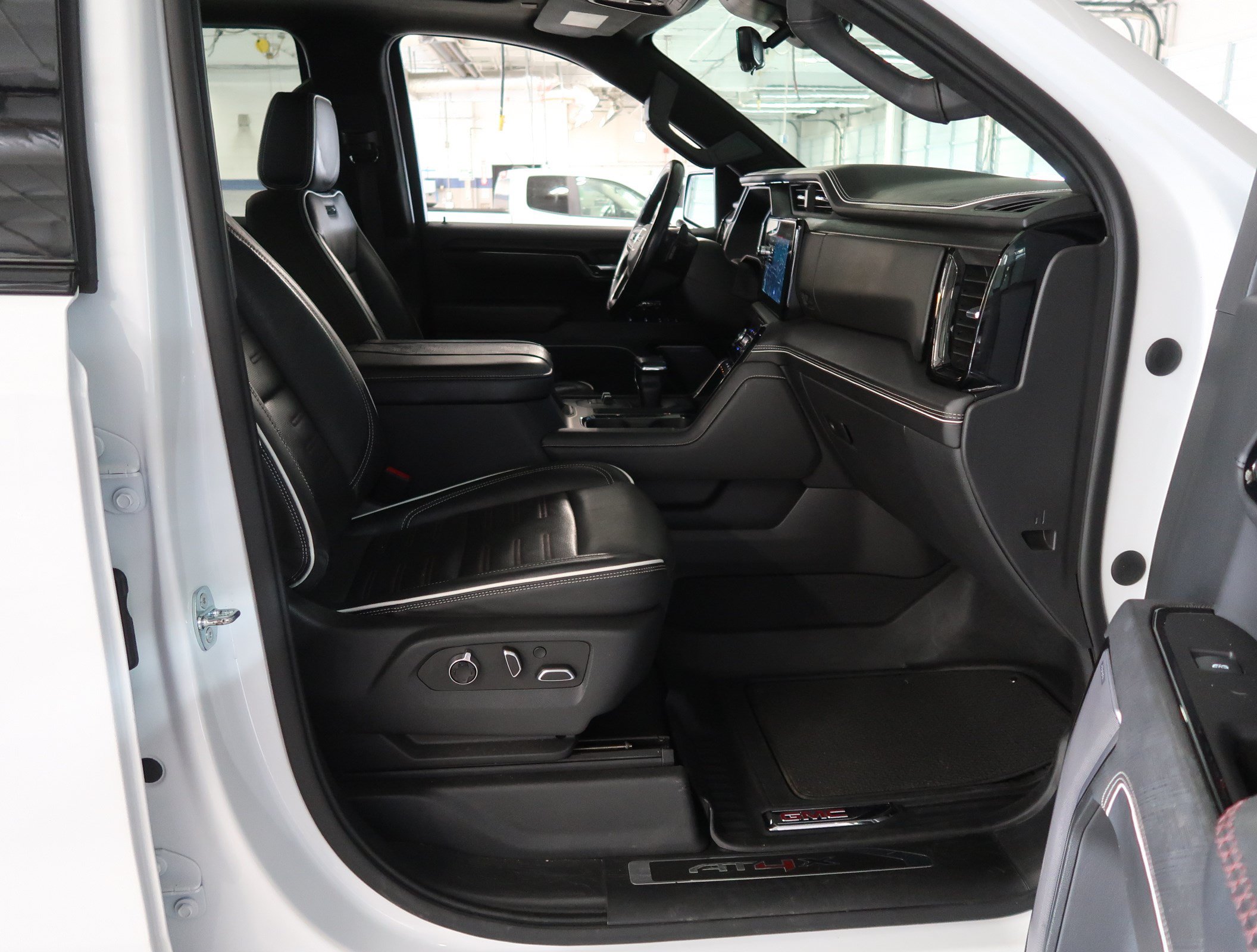 Used 2023 GMC Sierra 1500 AT4X AWD/4WD image 40
