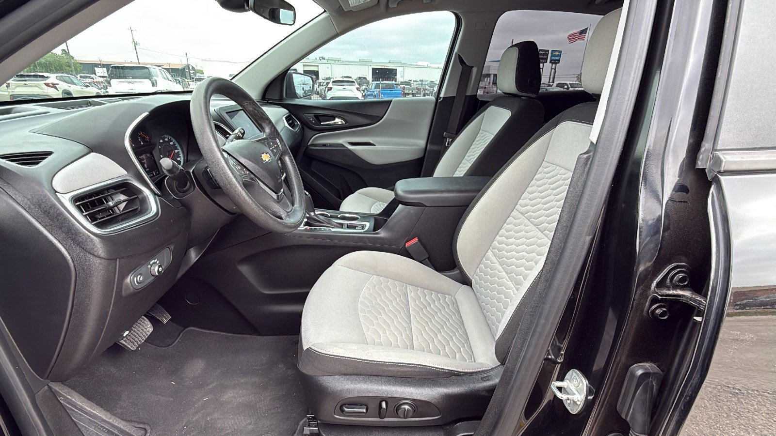Used 2020 Chevrolet Equinox LS w/ LS Convenience Package image 11