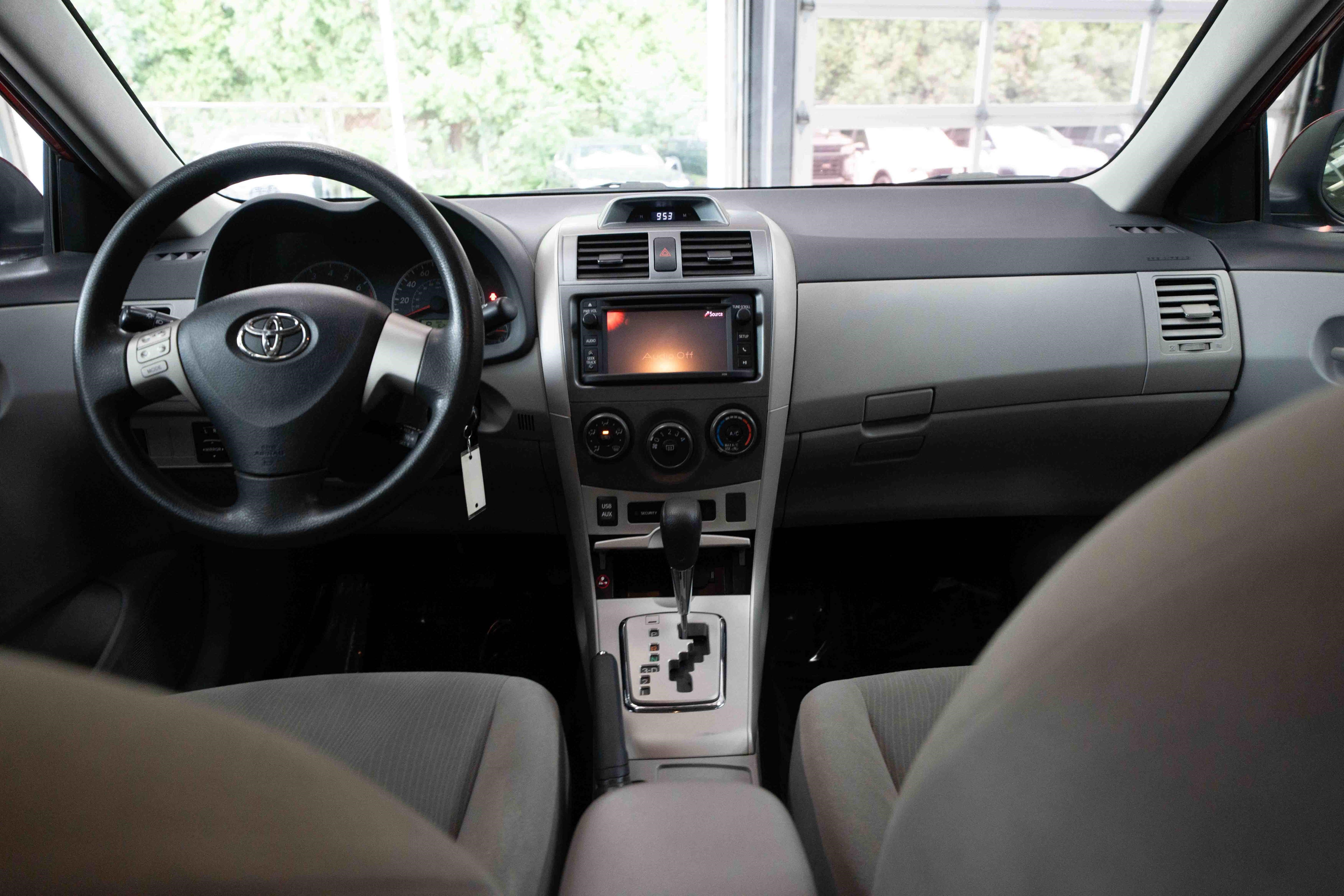 Used 2013 Toyota Corolla LE FWD image 20