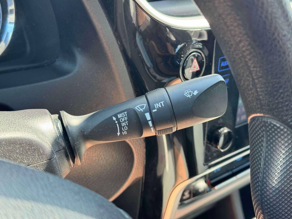 Used 2018 Toyota Corolla LE FWD image 26