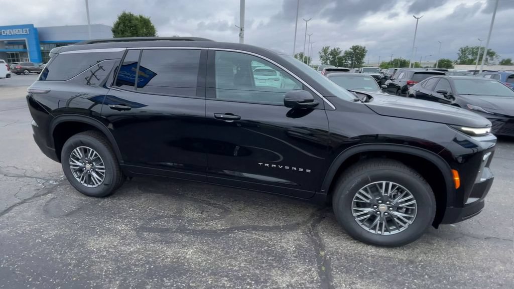 New 2026 Chevrolet Traverse LT w/ Driver Confidence Package FWD image 3
