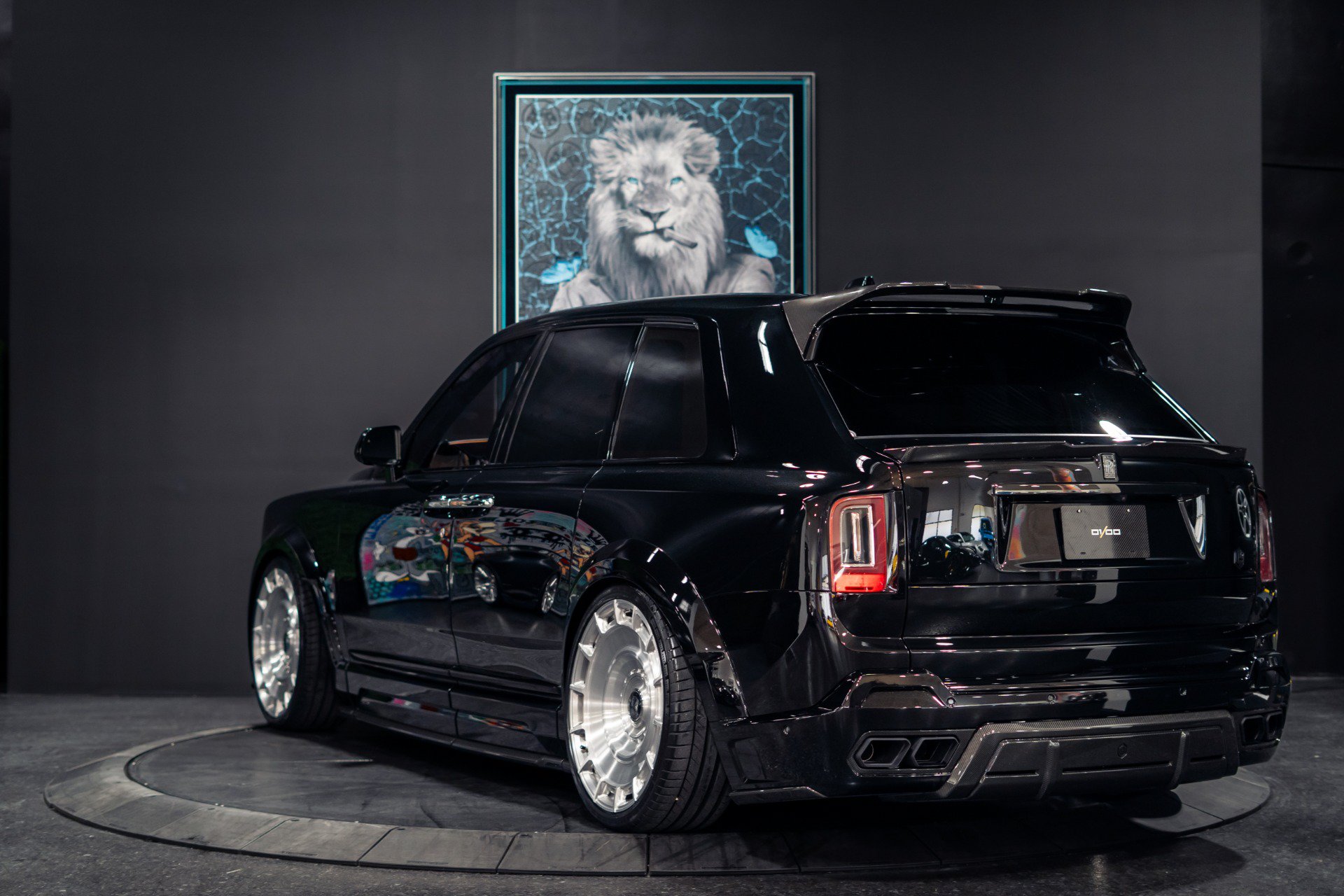 Used 2022 Rolls-Royce Cullinan Black Badge w/ Dark Exterior Package AWD/4WD image 46