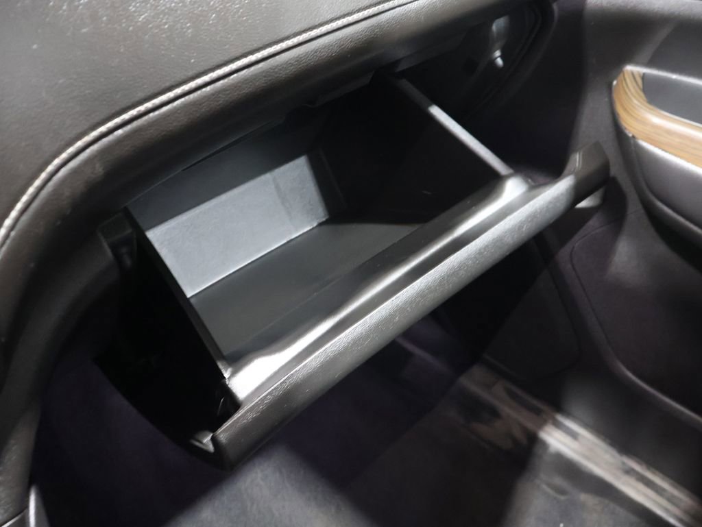 Used 2023 GMC Acadia SLE image 35