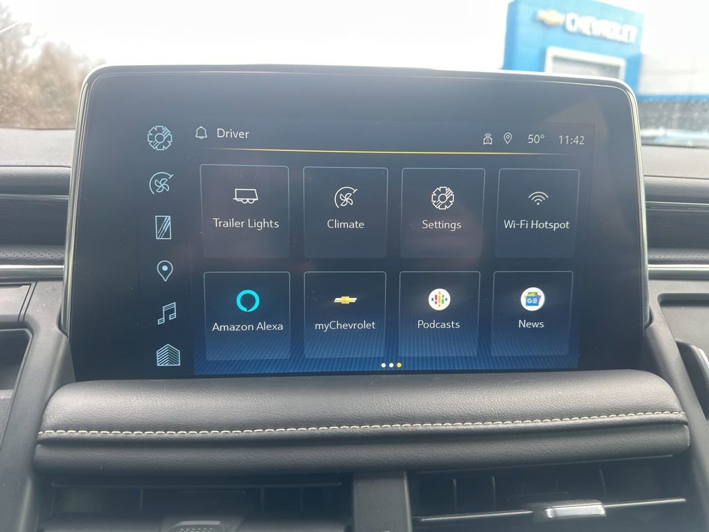 Used 2023 Chevrolet Suburban Premier image 18