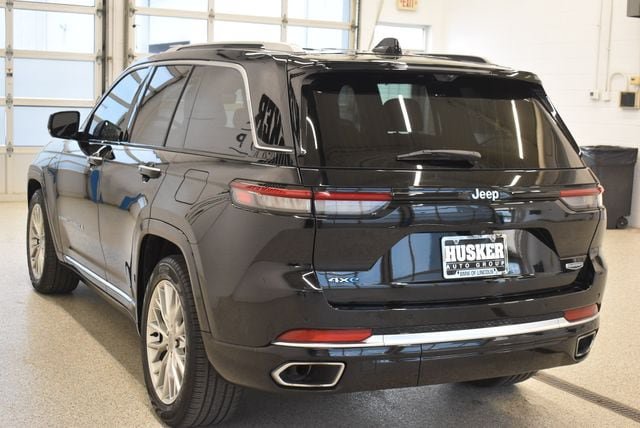 Used 2023 Jeep Grand Cherokee Summit w/ Advanced Protech Group IV AWD/4WD image 10