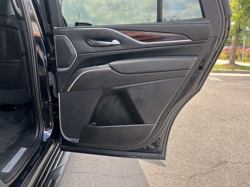 Used 2024 Cadillac Escalade Premium Luxury AWD/4WD image 22