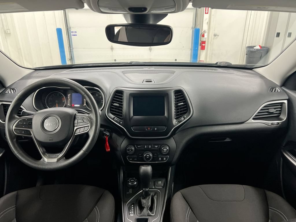 Used 2021 Jeep Cherokee Latitude AWD/4WD image 10