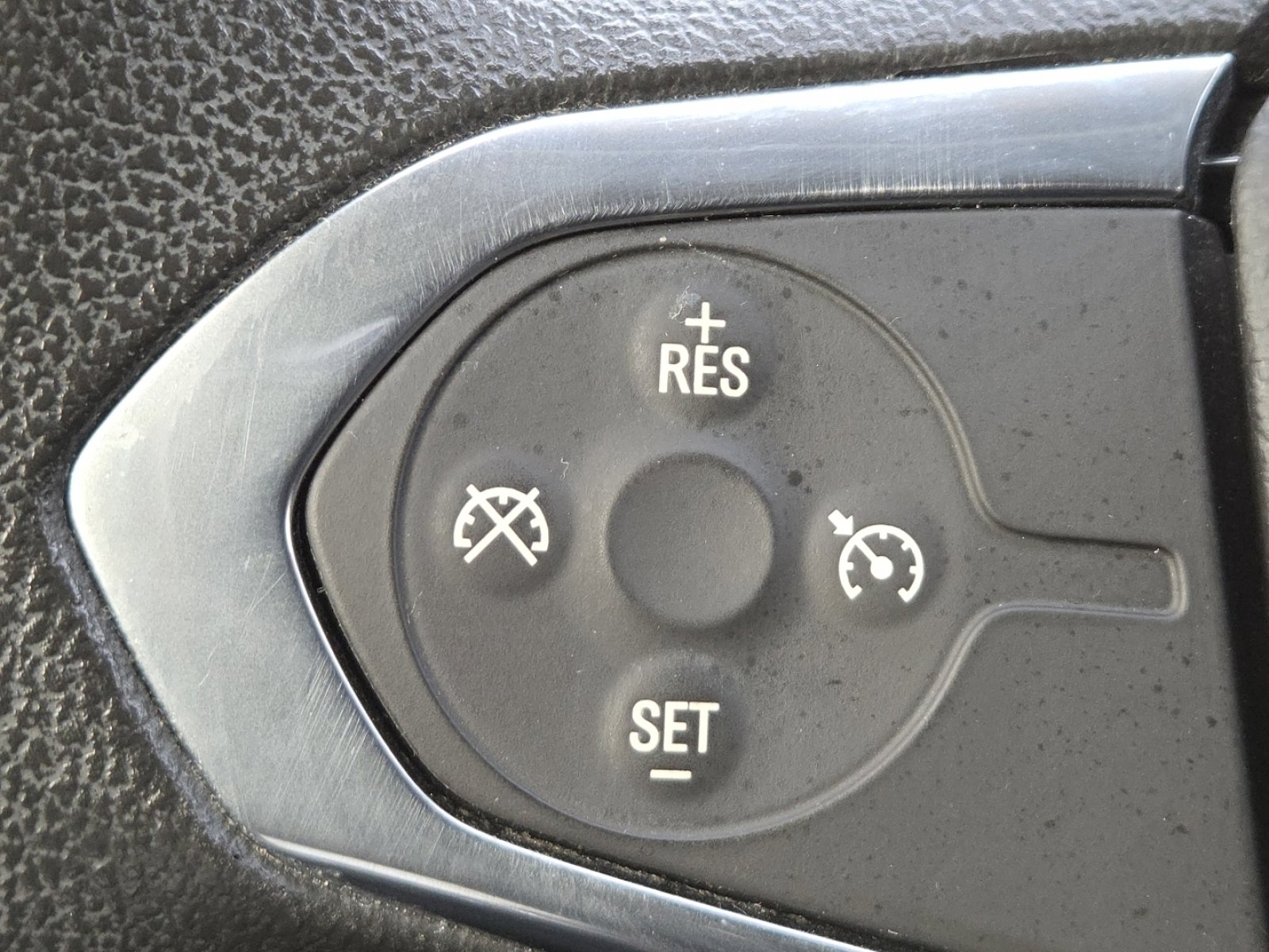 Used 2021 Chevrolet Traverse LS w/ LPO, Black Accent Package image 4