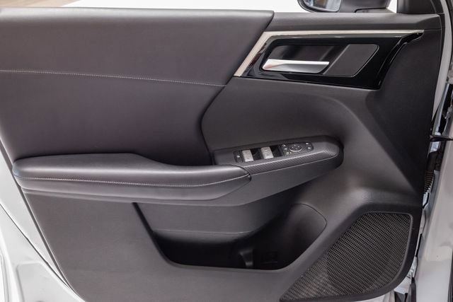 Used 2023 Mitsubishi Outlander SE Black Edition FWD image 7