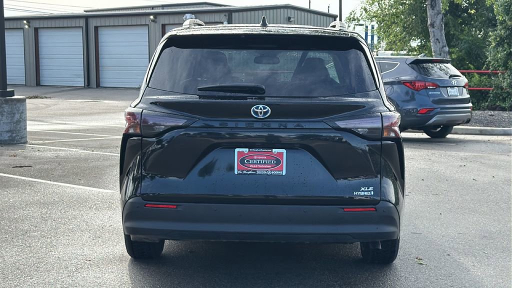 Certified 2024 Toyota Sienna XLE FWD image 7