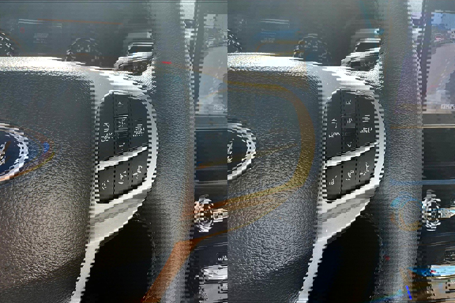 Used 2023 Ford Explorer Limited image 24